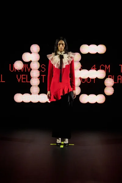 Look 16